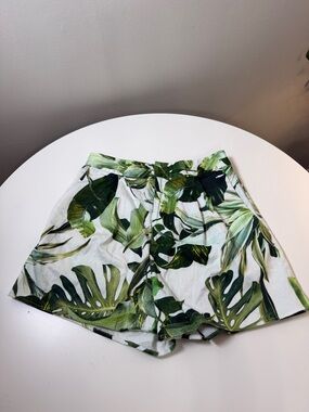 Gianni Bini White Shorts with Green Tropical Leaf Print comfy designer